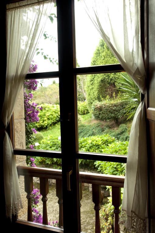Trisqueles Y Buganvillas Villaviciosa  Rom bilde